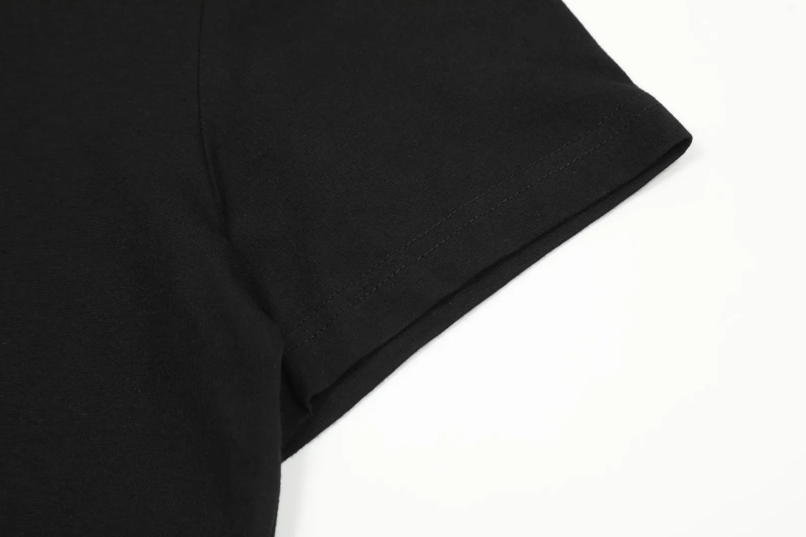 🅿️116 "Top quality" Style number: DS003# (not off the shelves all year round) [Ralph Lauren classic pony embroidered round neck basic short sleeves] ✅Ralph Lauren Ralph Lauren classic basic versatile round neck short sleeves ✅Main supplier platform live broadcast Wholesale entities Replenish when out of stock Not off the shelves ✅ZP quality 1:1 version Scan the code to enter the GF website Z cabinet quality ✅26 pieces of 180g hydrophilic toner 100% cotton fabric, comfortable and soft, strong breathability, high-end, cost-effective, good quality needless to say ✅Restore the original version, the maximum size can be worn up to 210 pounds, loose, comfortable and stress-free ✅Work wear, life wear, suitable for various occasions, must-have recommendation for couples Size: Powder white dark gray blue label light gray white label